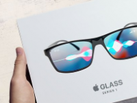 我们已经报道了Apple的新公关负责人以及神话般的AppleGlass的可能发布日期