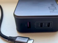 Ugreen的Nexode140W充电器适用于16英寸MacBookPro徒步旅行者