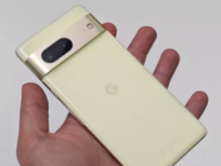 谷歌Pixel8可能出奇的小且曲线优美