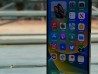 苹果可能正在开发一款侧面有第二个触摸屏的iPhone