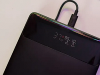 倍思Blade是一款超薄20000mAh充电宝