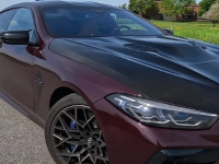 800马力BMWM8试图在高速公路上达到200英里/小时